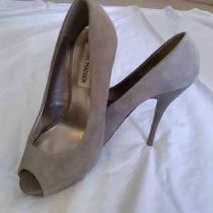 Awesome Suede Pumps by Steve Madden